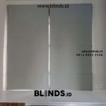 tirai roman shades untuk jendela minimalis